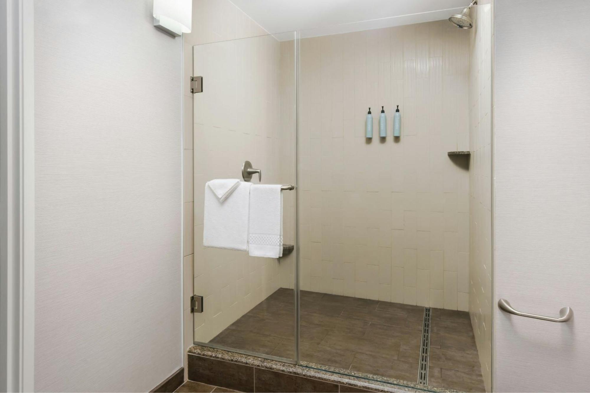 Courtyard By Marriott Los Angeles Woodland Hills מראה חיצוני תמונה