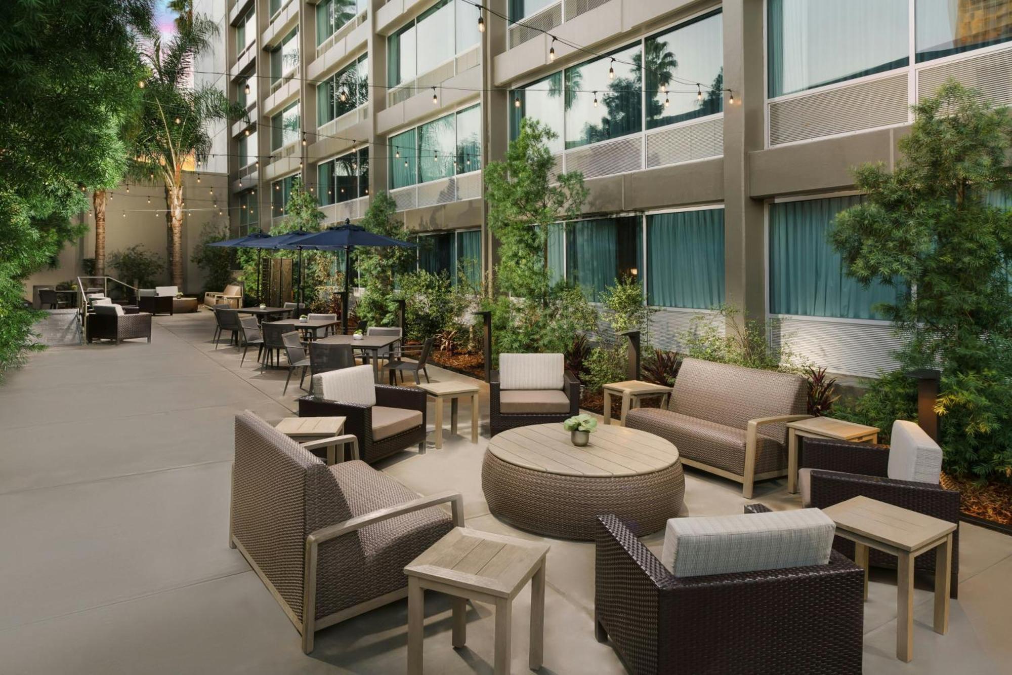 Courtyard By Marriott Los Angeles Woodland Hills מראה חיצוני תמונה